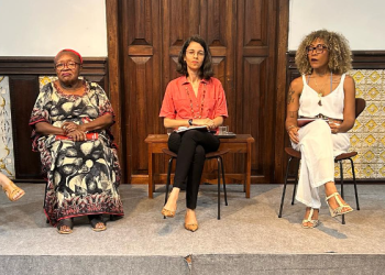 Creuza Oliveira faz palestra sobre trabalho doméstico em lançamento da nova edição da Série Estudos e Pesquisas da SEI Bahia