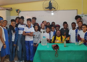 Creuza Oliveira participa de Roda de Diálogo com alunos de escola da rede municipal de Salvador